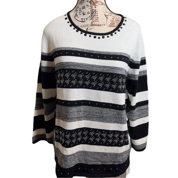Alfred Dunner Talk of the Town Black White Stripe Embellished Top Size M NWT - Picture 1 of 11